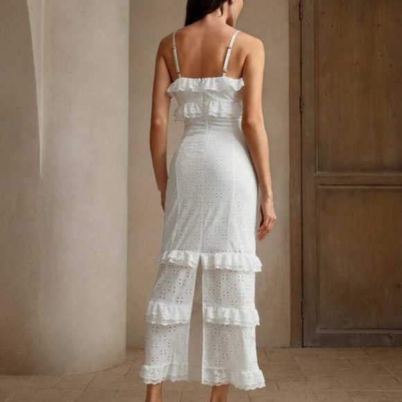 Elegant White Eyelet Dress - Picture 4 of 7